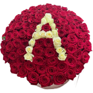 101 роза с индивидуальной буквой